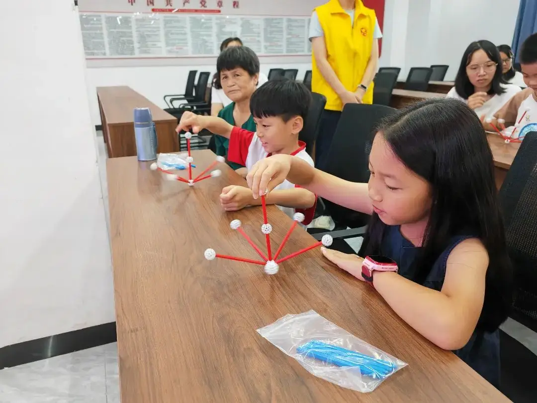 【文明实践】挑战重心与平衡！惠东暑期趣味数学实践课火热开课__【文明实践】挑战重心与平衡！惠东暑期趣味数学实践课火热开课