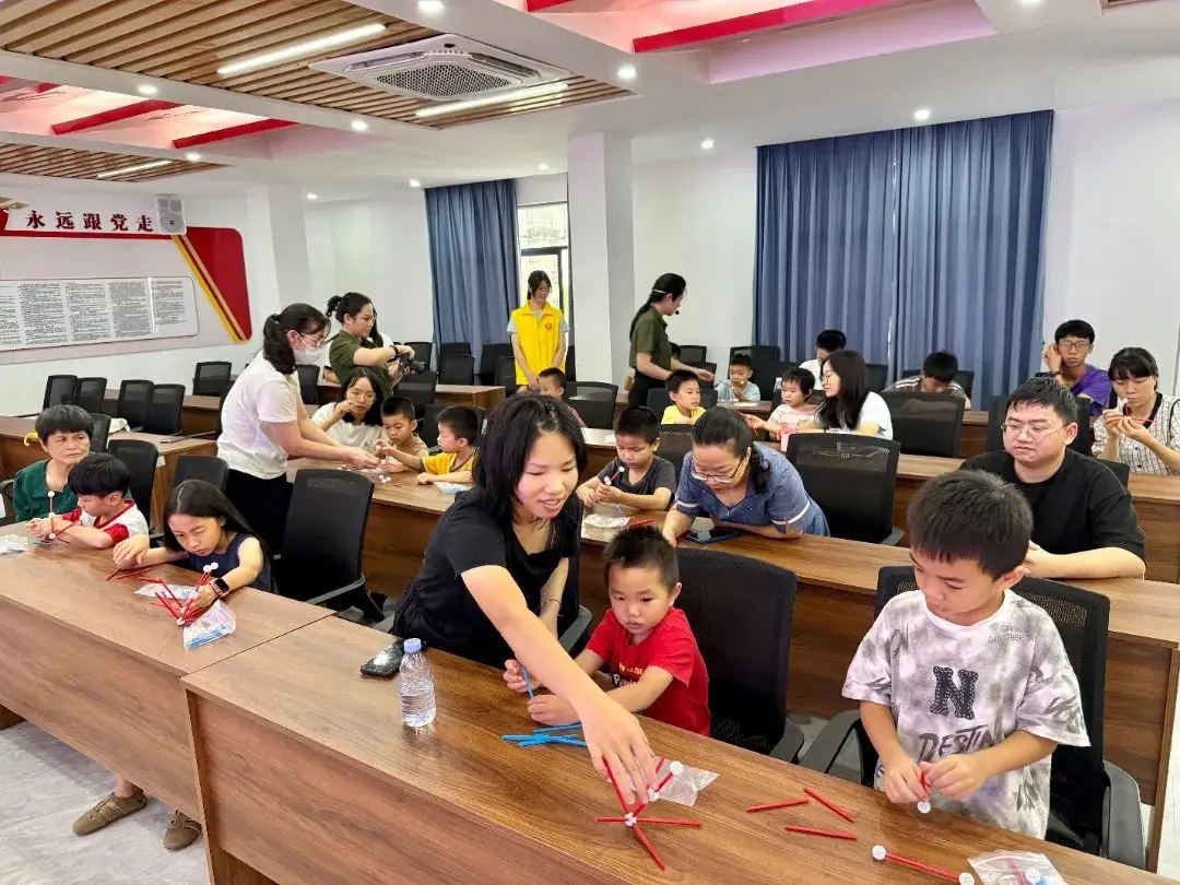 【文明实践】挑战重心与平衡！惠东暑期趣味数学实践课火热开课__【文明实践】挑战重心与平衡！惠东暑期趣味数学实践课火热开课