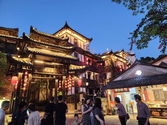 这条旅游专线直通龙岗多个景点，工作日专属，告别“人挤人”__这条旅游专线直通龙岗多个景点，工作日专属，告别“人挤人”