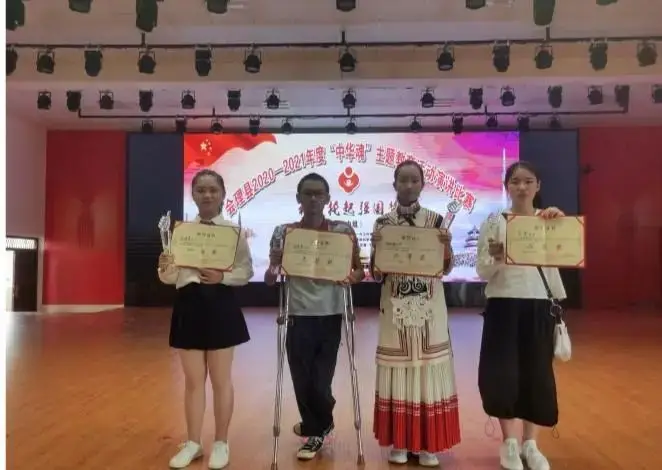 _“拄拐少年”凌崇恩被宁夏大学录取，录取通知书送达时他已离世_“拄拐少年”凌崇恩被宁夏大学录取，录取通知书送达时他已离世