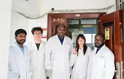 美国大学黑人教授__黑人教授多吗