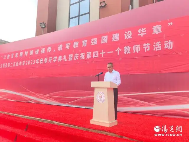 _晨光中学20周年校庆_晨光中学校长叫啥