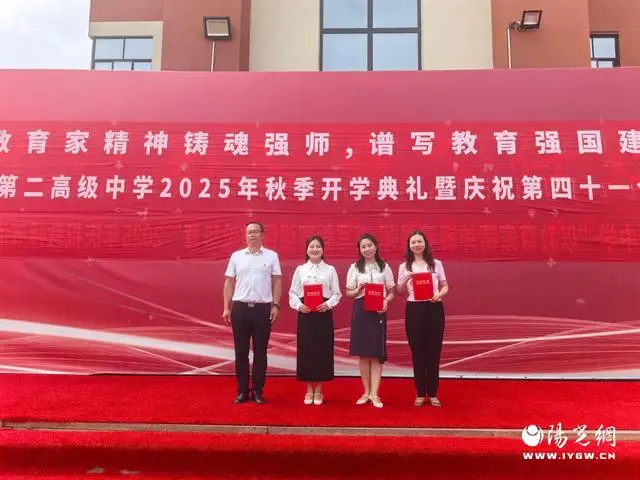 _晨光中学校长叫啥_晨光中学20周年校庆