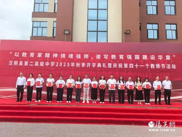 晨光中学20周年校庆__晨光中学校长叫啥