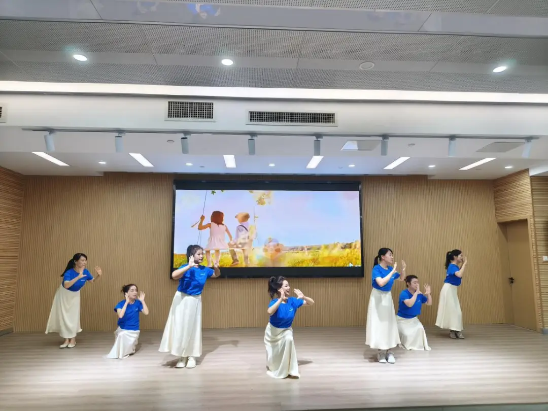 _2021年教师表彰大会主持词_教师表彰大会致辞