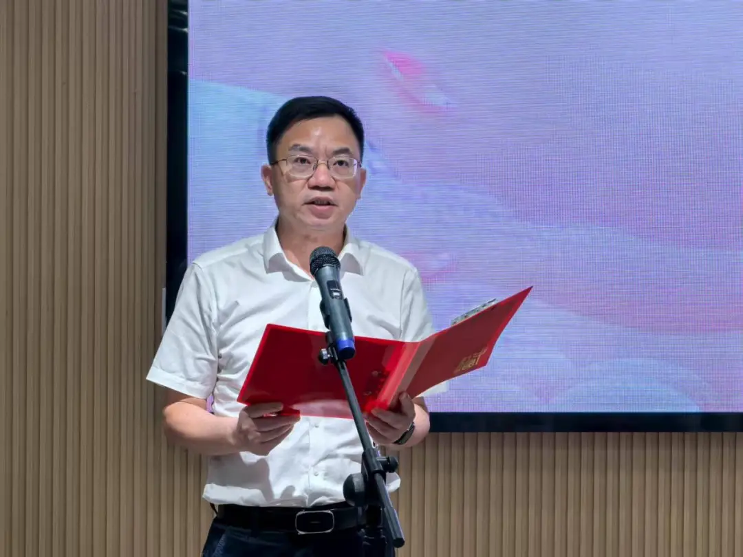 2021年教师表彰大会主持词_教师表彰大会致辞_