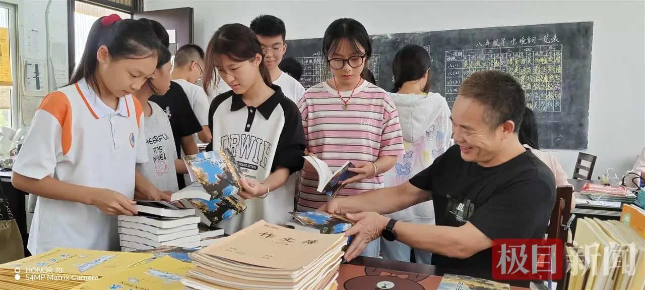 师生送什么礼物__学生送书给老师写些什么东西