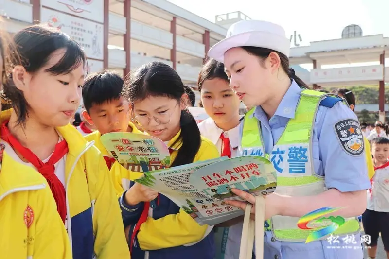 _公安开学第一课_公安护航开学