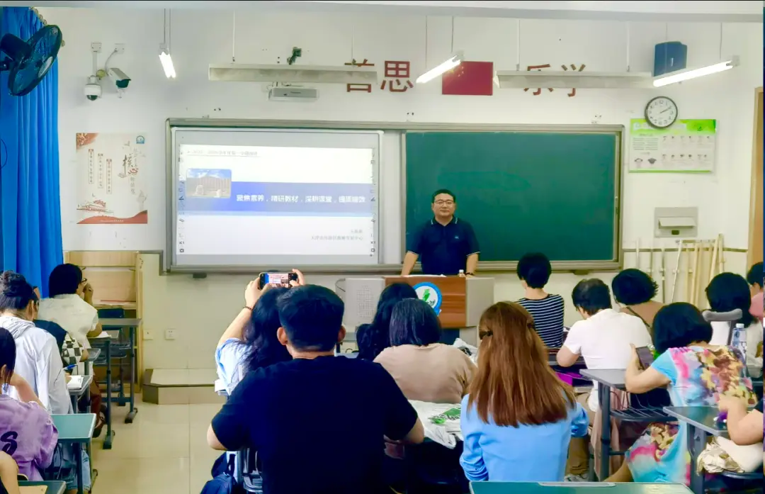 教师发展中心研训总结_区教师发展中心教研员_
