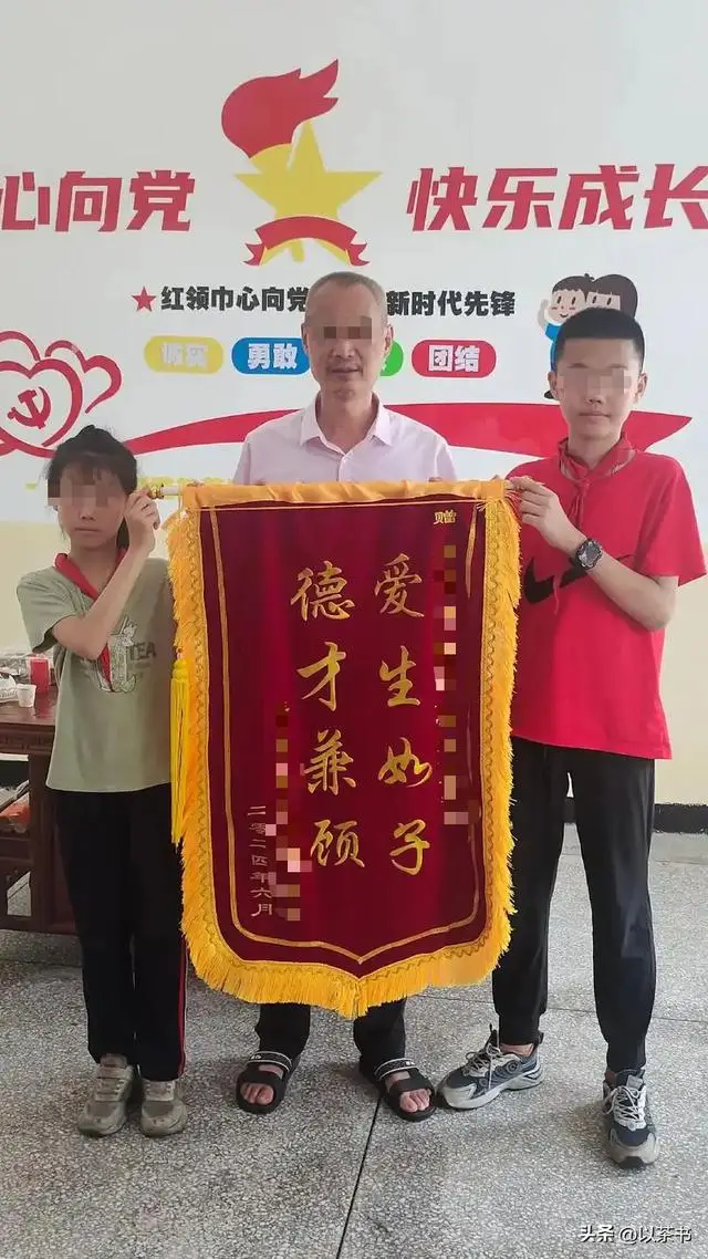 _教师节这一天，愁坏万千学生家长，到底送什么才能博老师一笑？_教师节这一天，愁坏万千学生家长，到底送什么才能博老师一笑？