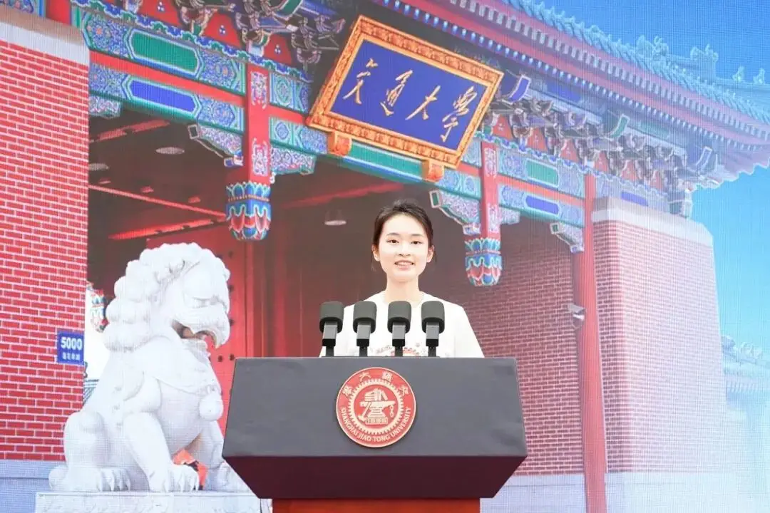 根植沃土，追寻微光！医学院宋嘉琦在交大2025级研究生新生开学典礼上发言
