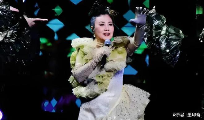 _一场演唱会，让她看到了人情冷暖，面对全网恶评她竟做出这样举动_一场演唱会，让她看到了人情冷暖，面对全网恶评她竟做出这样举动