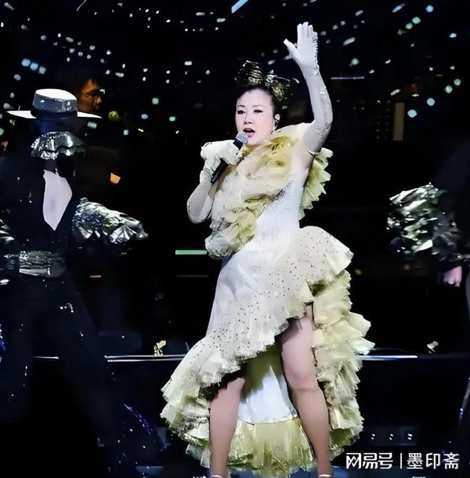 _一场演唱会，让她看到了人情冷暖，面对全网恶评她竟做出这样举动_一场演唱会，让她看到了人情冷暖，面对全网恶评她竟做出这样举动
