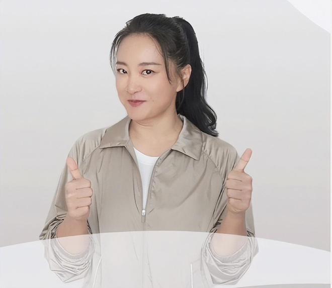 贾玲又瘦成了一道闪电，网友留言：期待《转念花开》再成票房冠军__贾玲又瘦成了一道闪电，网友留言：期待《转念花开》再成票房冠军