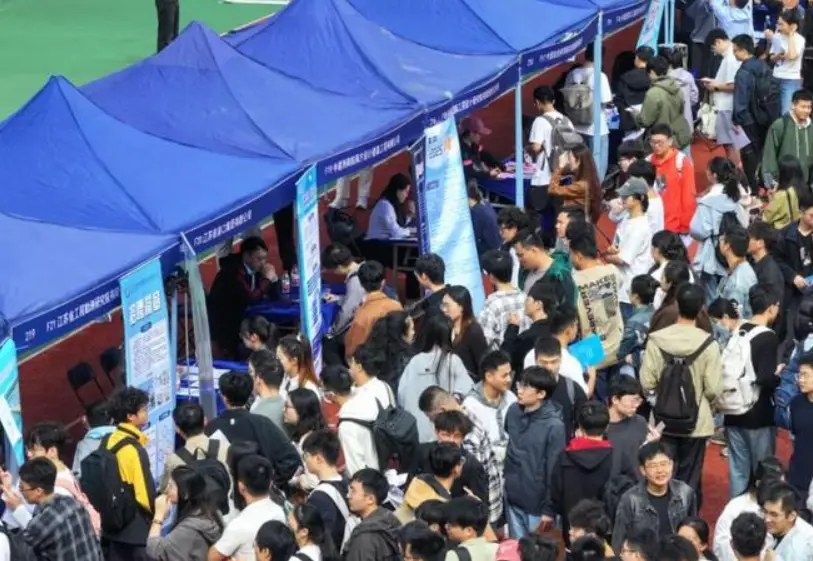 丽江古城官微疑怼网友__弱柳从风疑举袂读音