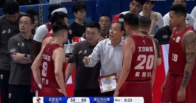 北京落后30分提前崩盘：三节三分20中3太失准，外援集体目光呆滞__北京落后30分提前崩盘：三节三分20中3太失准，外援集体目光呆滞