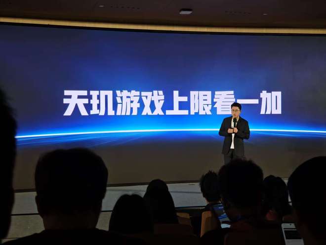 足球首发加替补一共多少人_足球首发加替补多少人_