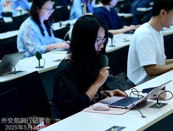 外交陪发言人_外交发言人发言稿_