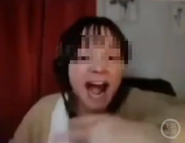 线上英语课外教情绪失控吓坏7岁女童 机构回应：已退费
