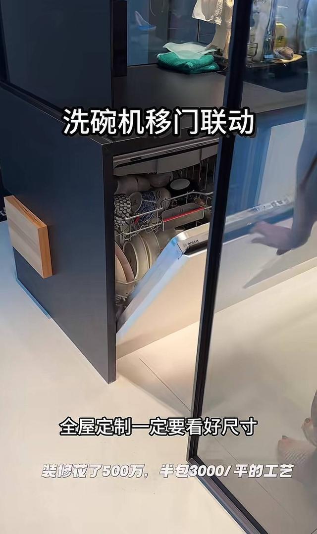 地板沾油漆怎么清除_地板臭_