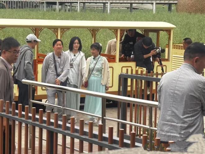 谢娜穿短裤_谢娜超短裤_