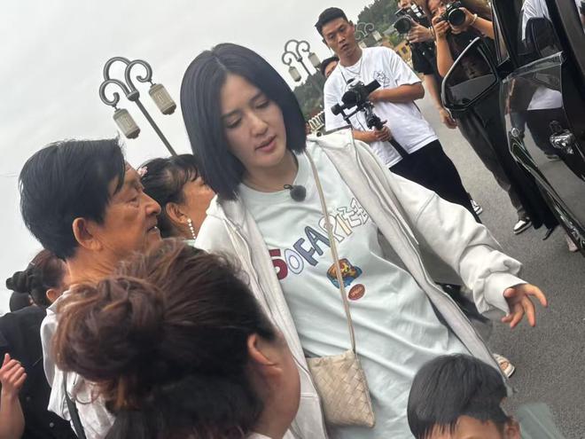 谢娜超短裤_谢娜穿短裤_