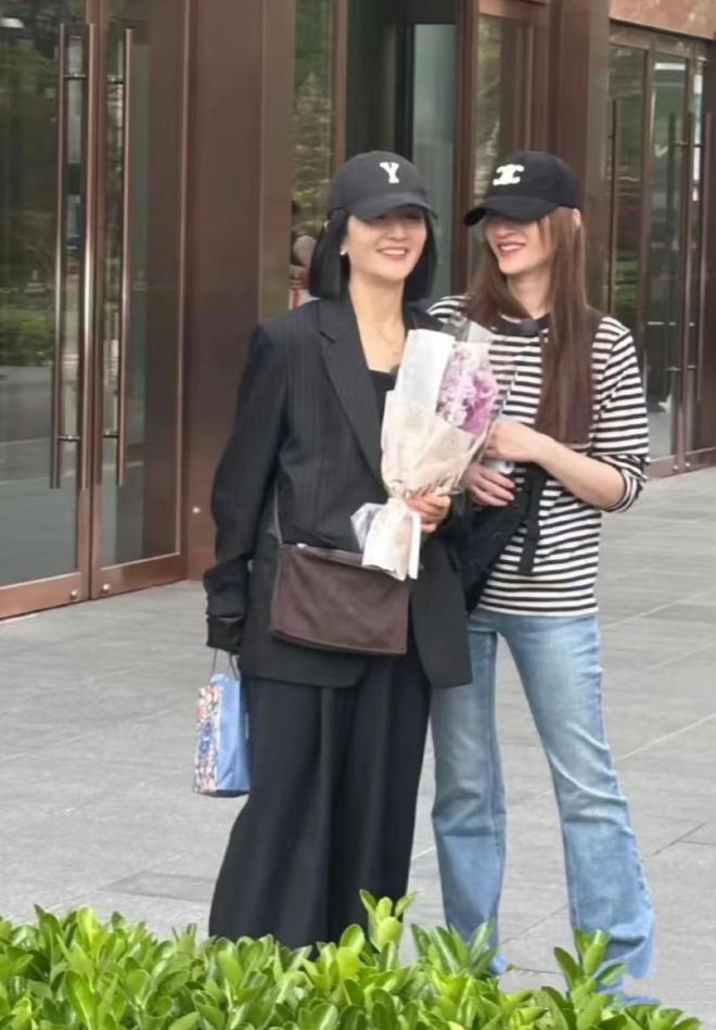 _谢娜穿短裤_谢娜超短裤