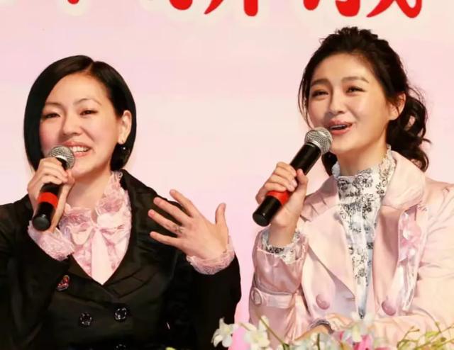 小S过47岁生日，跟友人合照曝光，被指悄悄登录内地账号观察舆情__小S过47岁生日，跟友人合照曝光，被指悄悄登录内地账号观察舆情