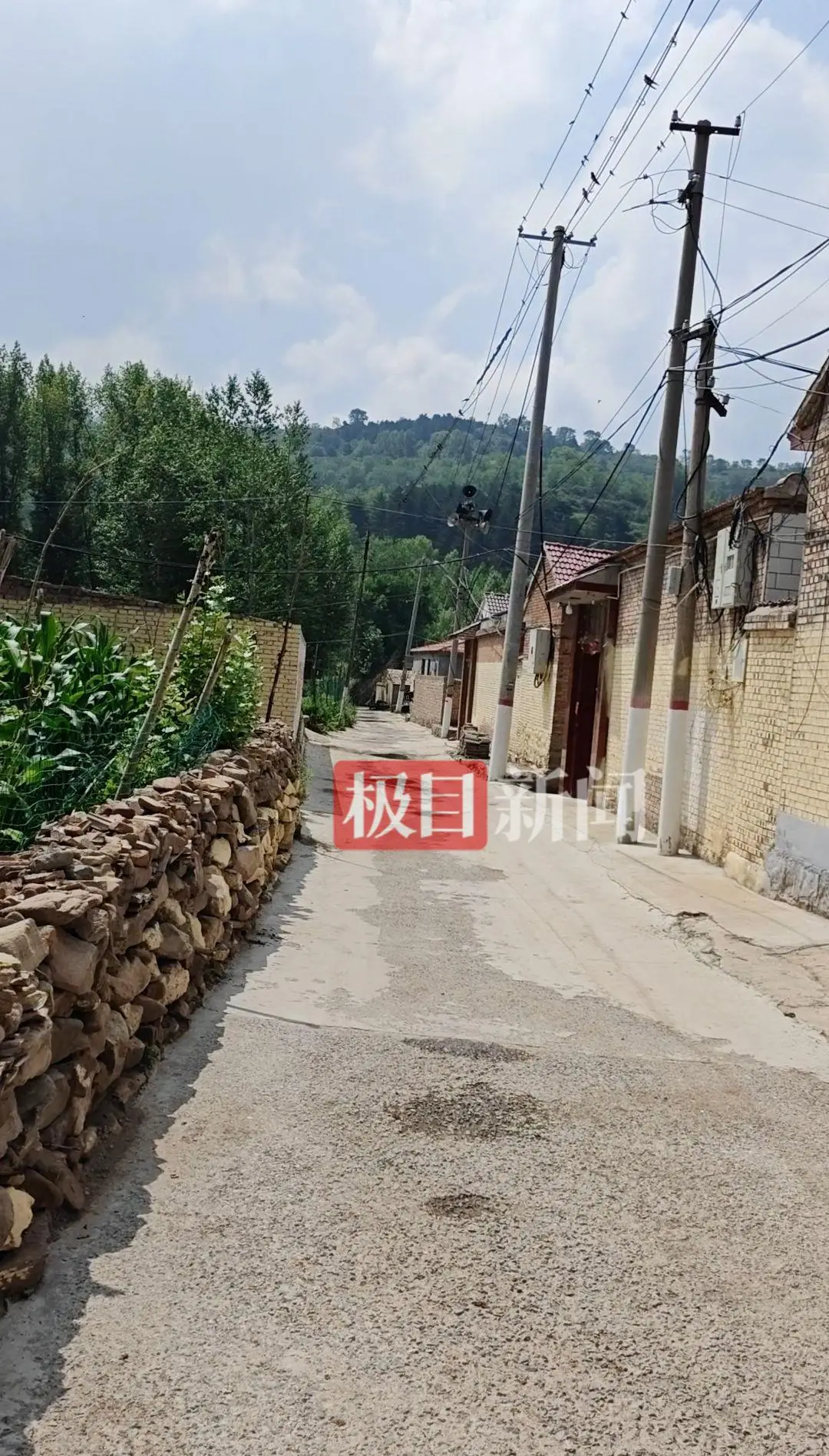 农民工大爷写高考同题作文爆火，儿子：有人仿冒父亲账号，还有人来家里拍视频，只希望过平静的生活