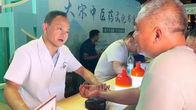 _消费市场“活力涌动热力十足”_消费热情高涨