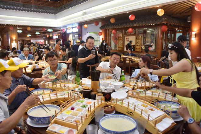 消费热情高涨_消费市场“活力涌动热力十足”_