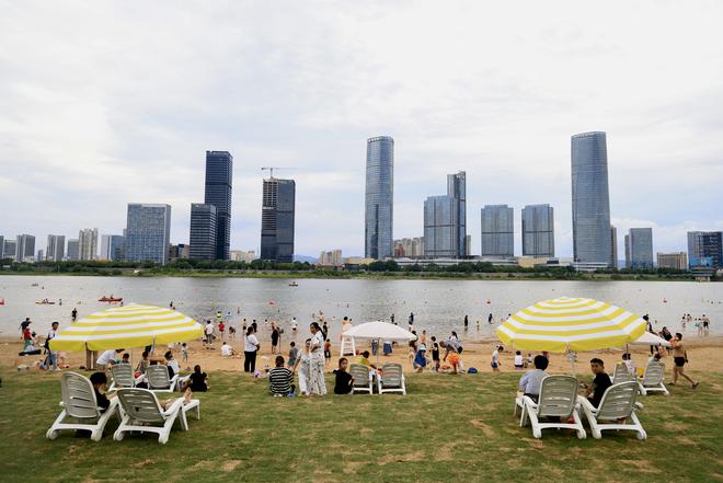 消费市场“活力涌动热力十足”__消费热情高涨