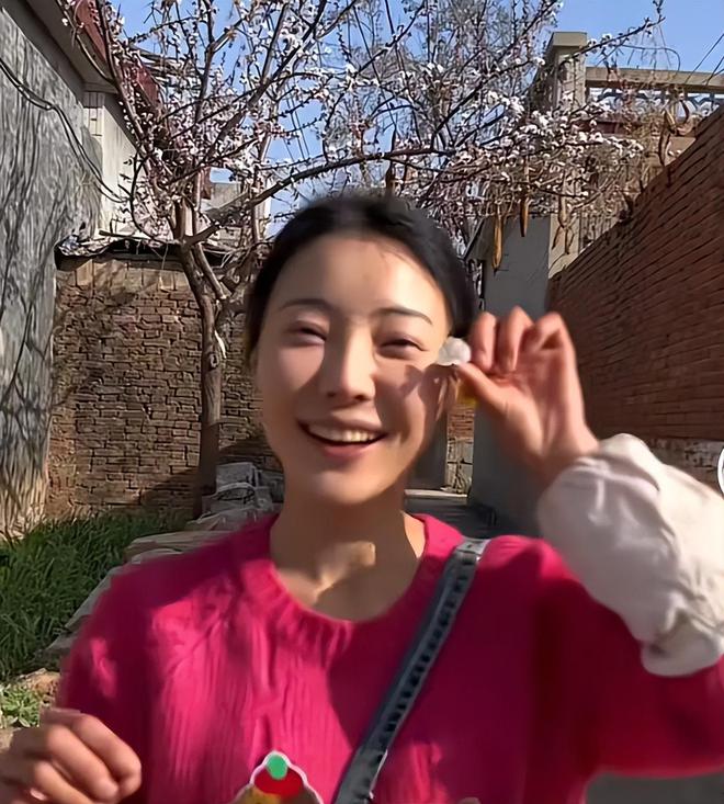 爸爸是个电工工人作文_小战士帮老百姓干活_