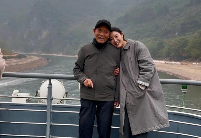 _小战士帮老百姓干活_爸爸是个电工工人作文