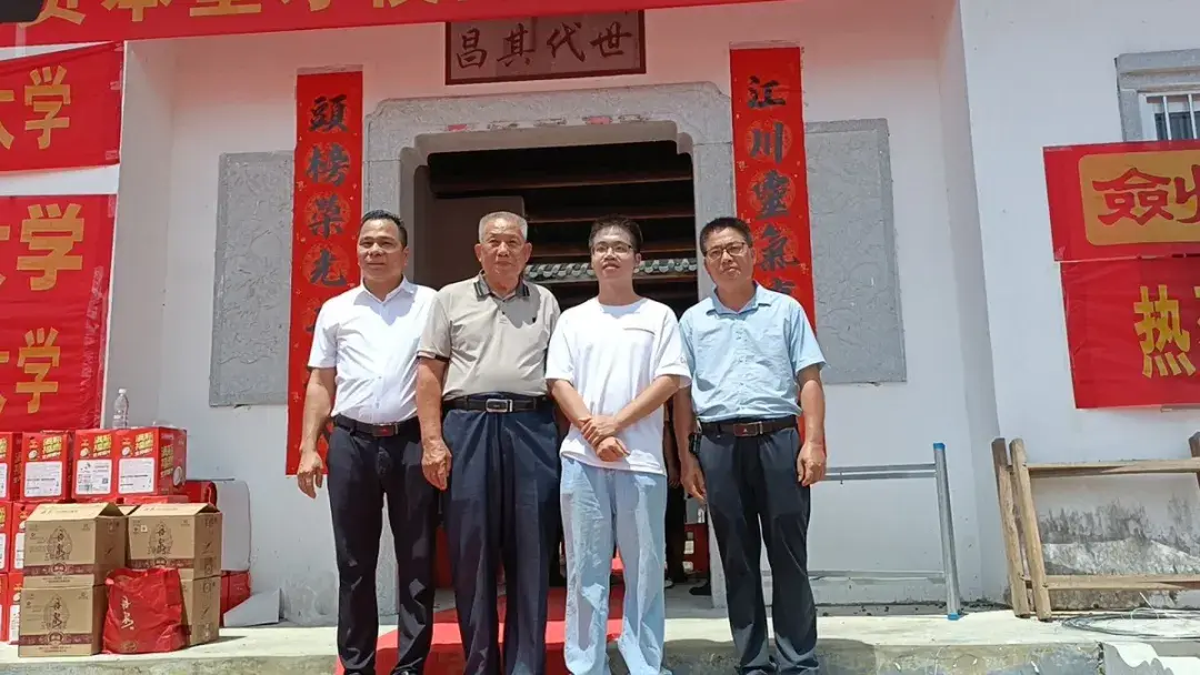 祝贺！博白两人考上北京大学，分获3万元奖学助学金！