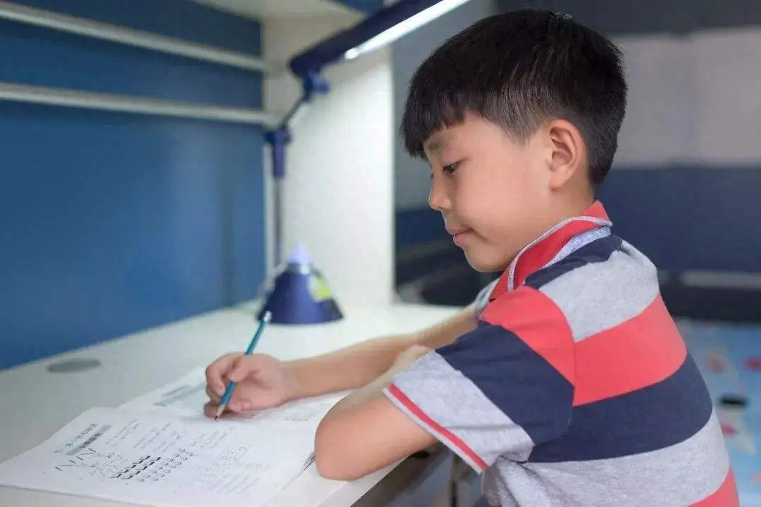 资深班主任：学习「后劲足」的孩子，多是来自这4种家庭_资深班主任：学习「后劲足」的孩子，多是来自这4种家庭_