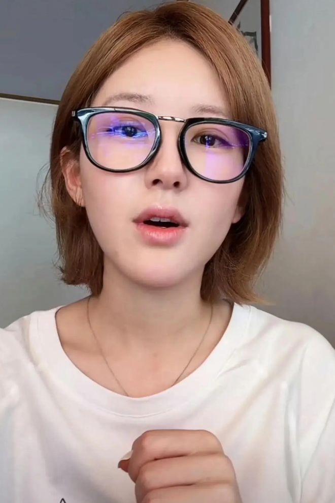 _赵露思助农风波升级，怒怼钱江媒体网友呼吁封杀，律师称无需担责_赵露思助农风波升级，怒怼钱江媒体网友呼吁封杀，律师称无需担责