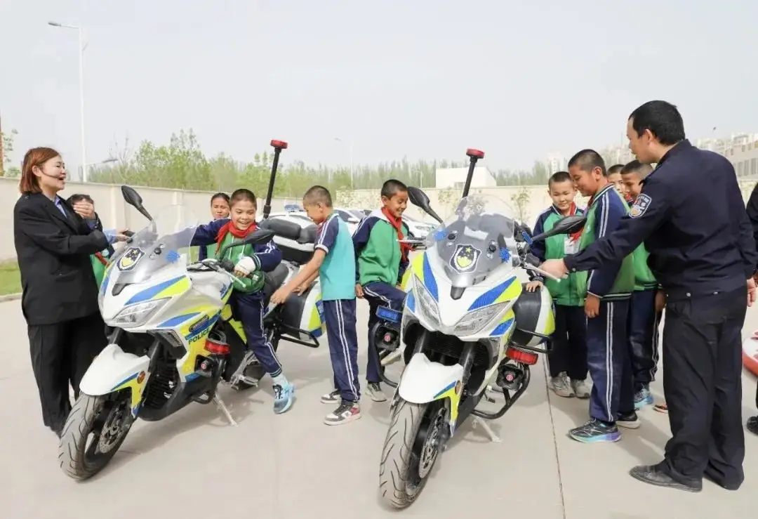 _少年警校训练内容_少年警训