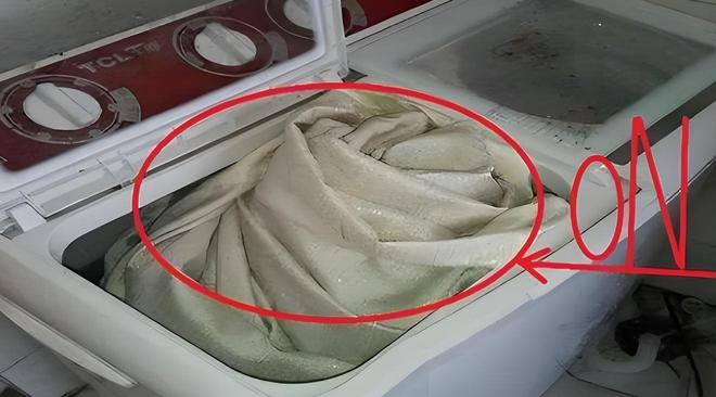 _保姆点燃窗帘烧死三人_保姆擦窗户