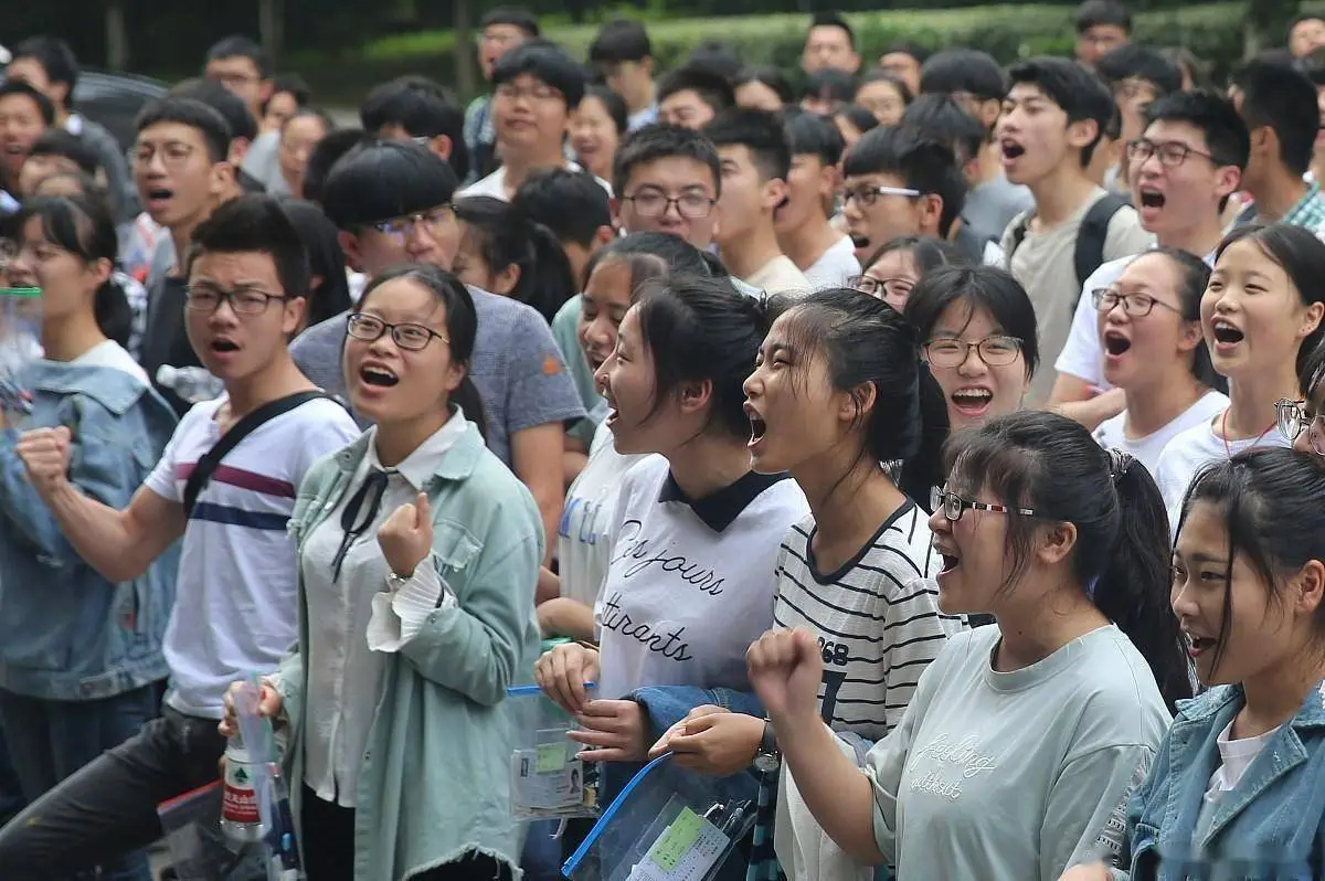 自招试卷与往年真题高度相似，东莞一高中被指与教辅机构利益输送_自招试卷与往年真题高度相似，东莞一高中被指与教辅机构利益输送_