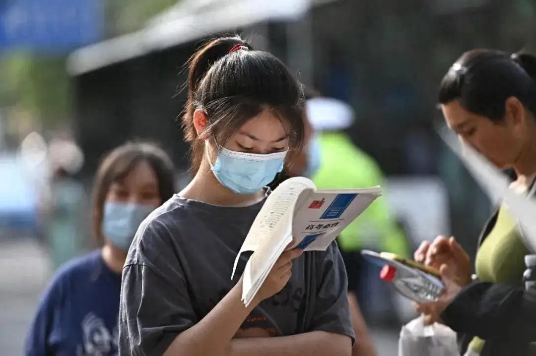 自招试卷与往年真题高度相似，东莞一高中被指与教辅机构利益输送_自招试卷与往年真题高度相似，东莞一高中被指与教辅机构利益输送_