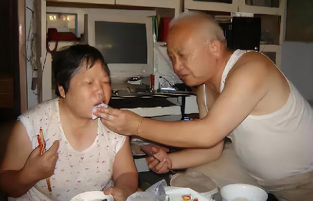 83岁核弹老人的一生：妻女精神分裂，儿子智力残疾_83岁核弹老人的一生：妻女精神分裂，儿子智力残疾_