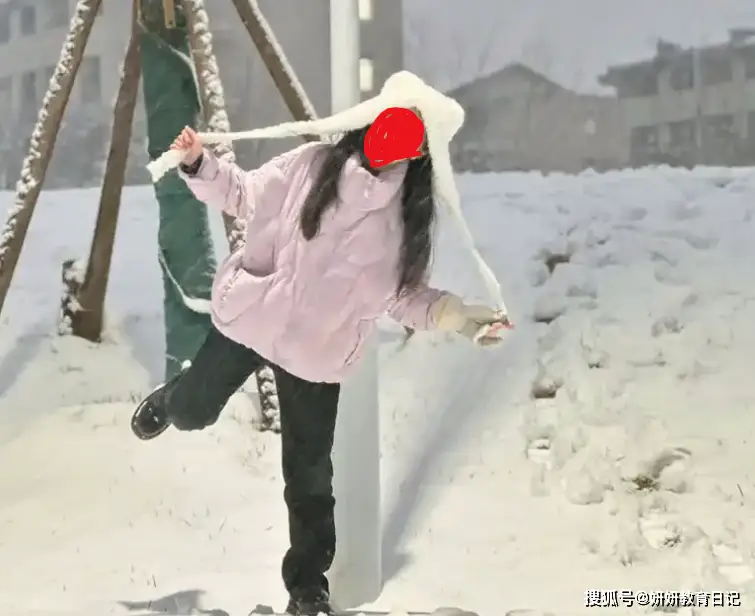 女孩穿“羽绒服”参加公务员面试，成绩出来傻了，圈内人说实话