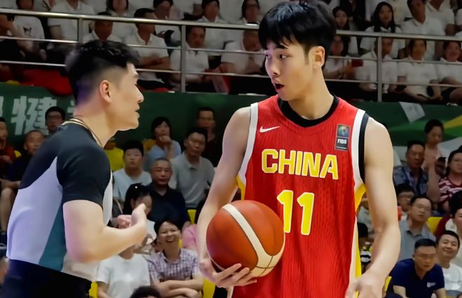 国青险胜美国球队！张博源+崔新泉齐爆，刘李+杨溢回暖，进攻仍差__国青险胜美国球队！张博源+崔新泉齐爆，刘李+杨溢回暖，进攻仍差