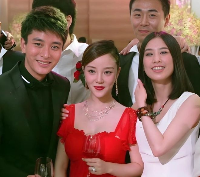 杨子黄圣依相差几岁_杨子跟黄圣依的故事_