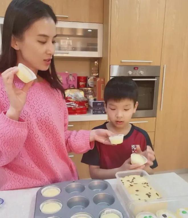 _杨子跟黄圣依的故事_杨子黄圣依相差几岁