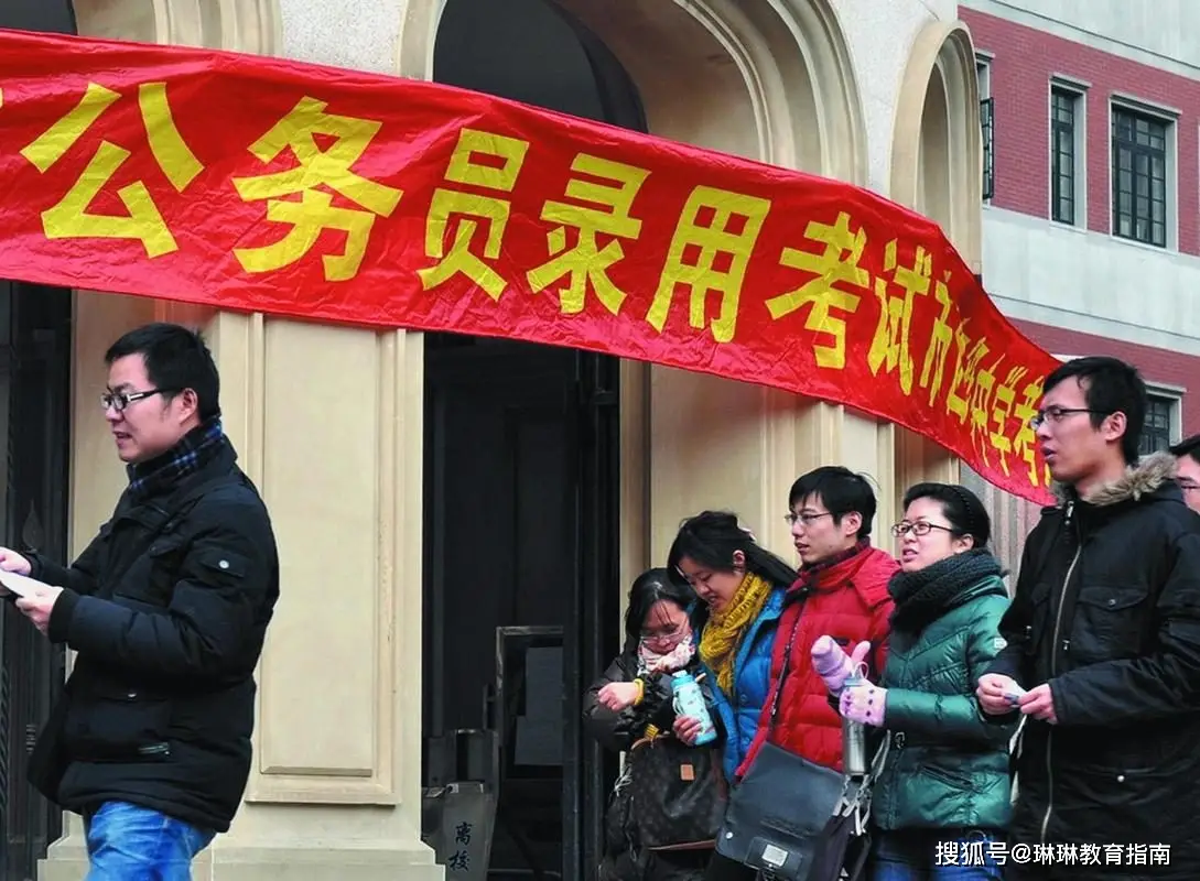 _考场的工作人员叫什么_考场工作人员要求