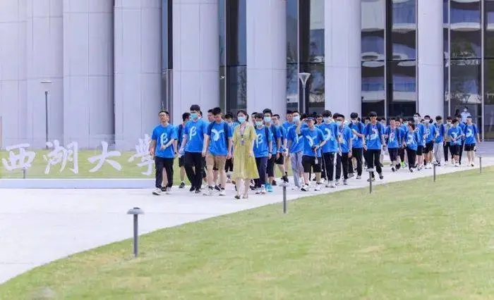_光环教育总校区在哪_名校的光环