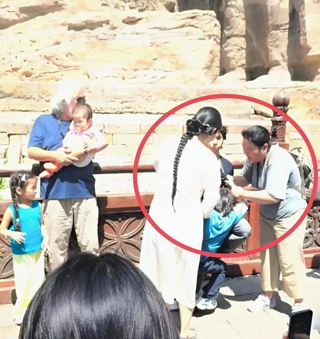 老头打架视频搞笑_老头和小伙打架_