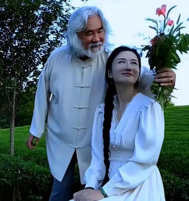老头打架视频搞笑_老头和小伙打架_